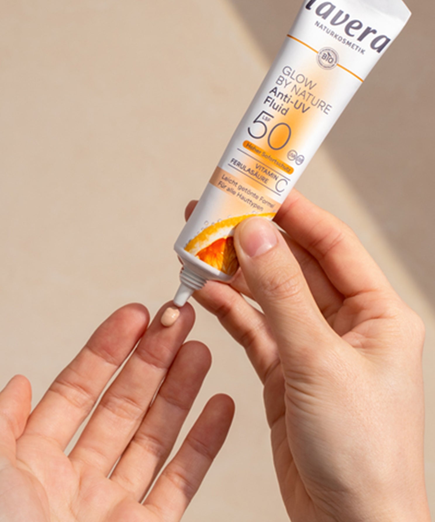 lavera Glow by Nature Anti-UV Fluid LSF 50 durante l'applicazione