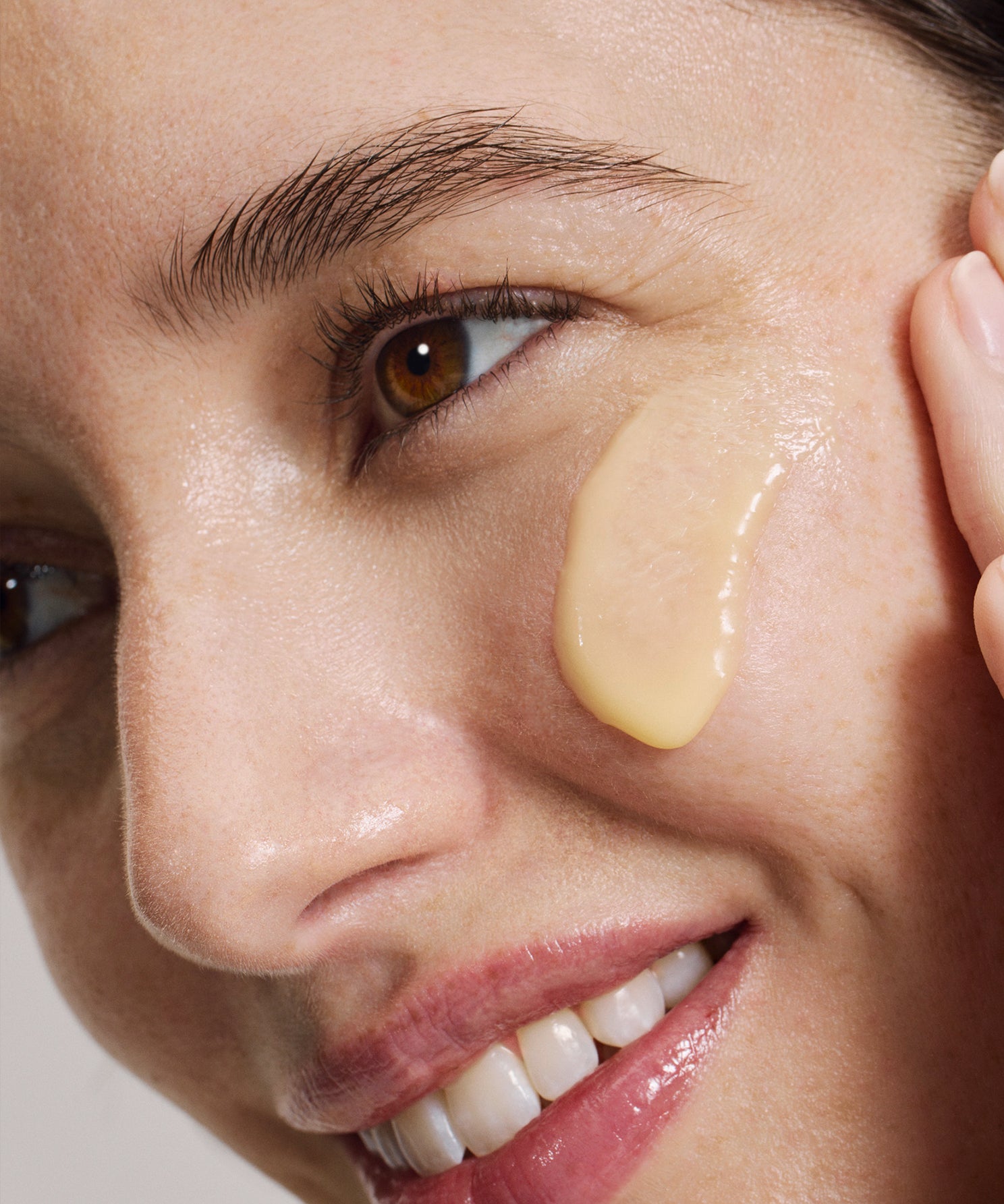 lavera Glow By Nature Vitamin C 3in1 Creme durante l'applicazione