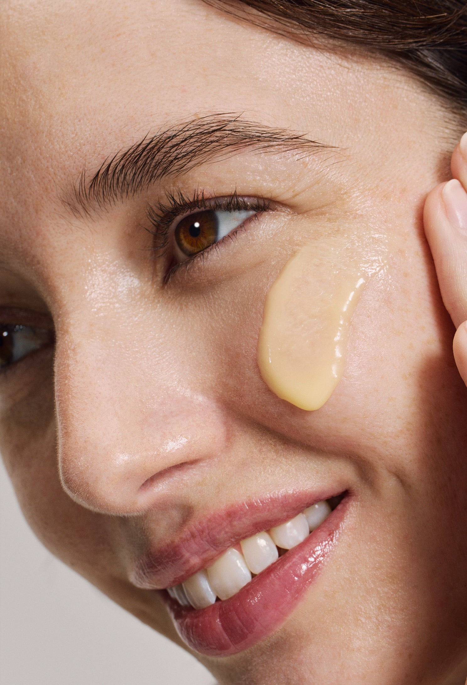 lavera Glow By Nature Vitamin C 3in1 Creme durante l'applicazione