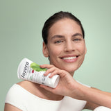 lavera Pure Beauty 3en1 Nettoyant Gommage Masque lors de l'application