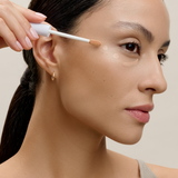 lavera Radiant Skin Concealer -Medium Sand 05- lors de l'application