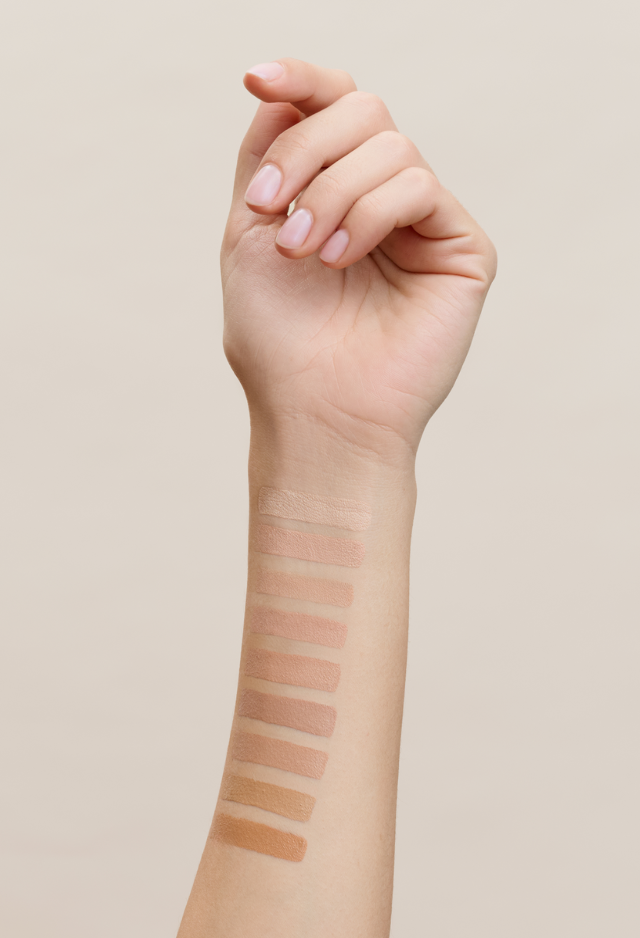 lavera Hyaluron Liquid Foundation -Warm Caramel 08- durante l'applicazione