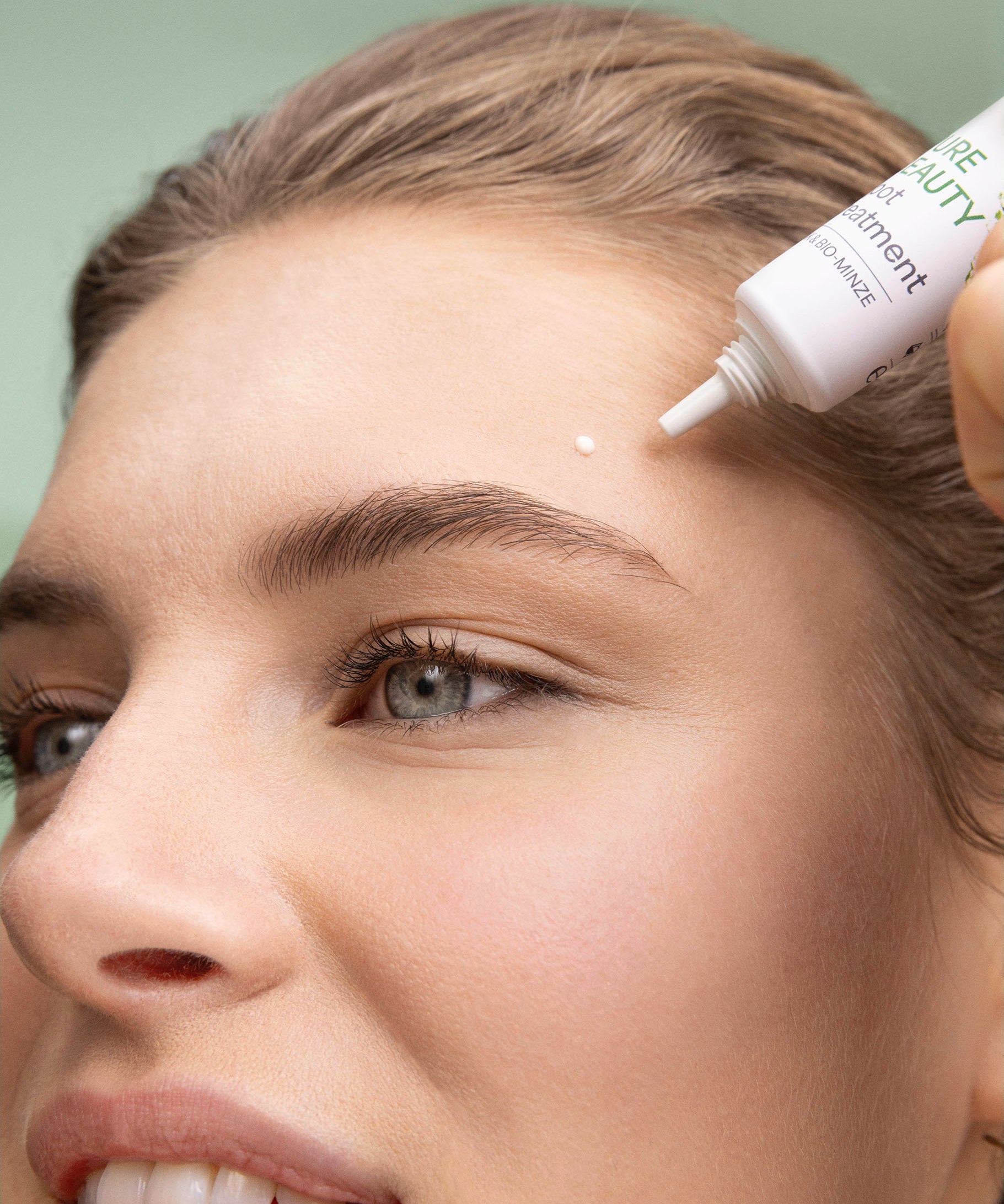 lavera Pure Beauty Stop bouton lors de l'application