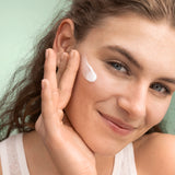 lavera Pure Beauty Mattierende Tagescreme durante l'applicazione