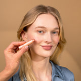 lavera Multi Balm -Sundown Gold 03- durante l'applicazione