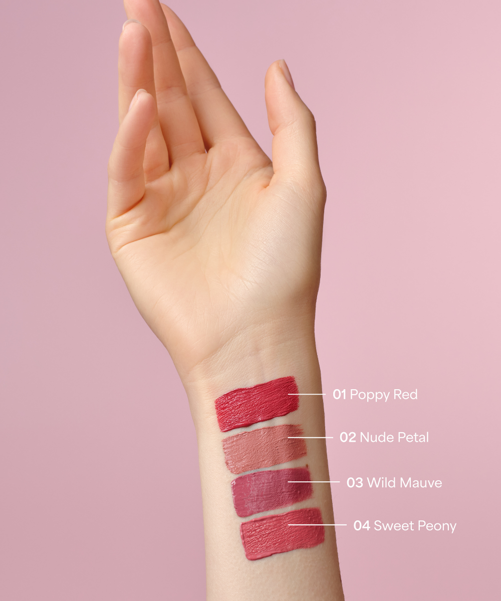 lavera Pure Satin Liquid Lipstick -Sweet Peony 04- lors de l'application