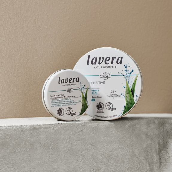 lavera basis sensitive Crema in formato viaggio e barattolo affiancati
