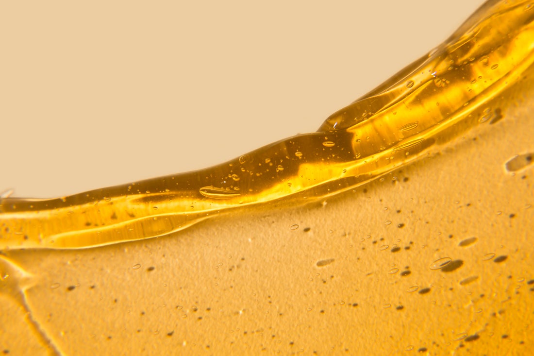 Sfondo con olio in primo piano