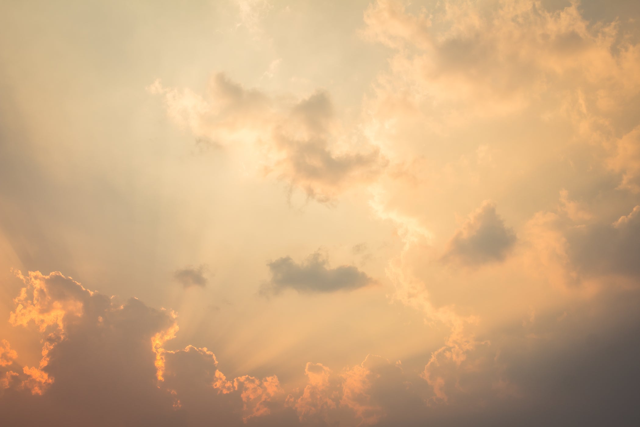 Cielo arancione al tramonto