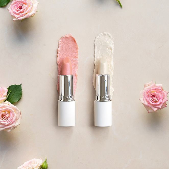 Serie di rossetti in tonalità rosa e frutti di bosco decorati con fiori