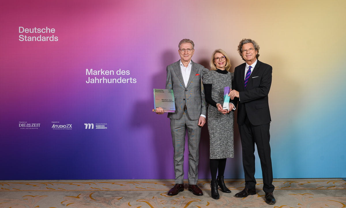 Thomas Haase e giuria MdJ con riconoscimento in mano