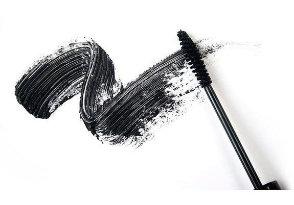 Pennello mascara nero con applicazione intensa del colore