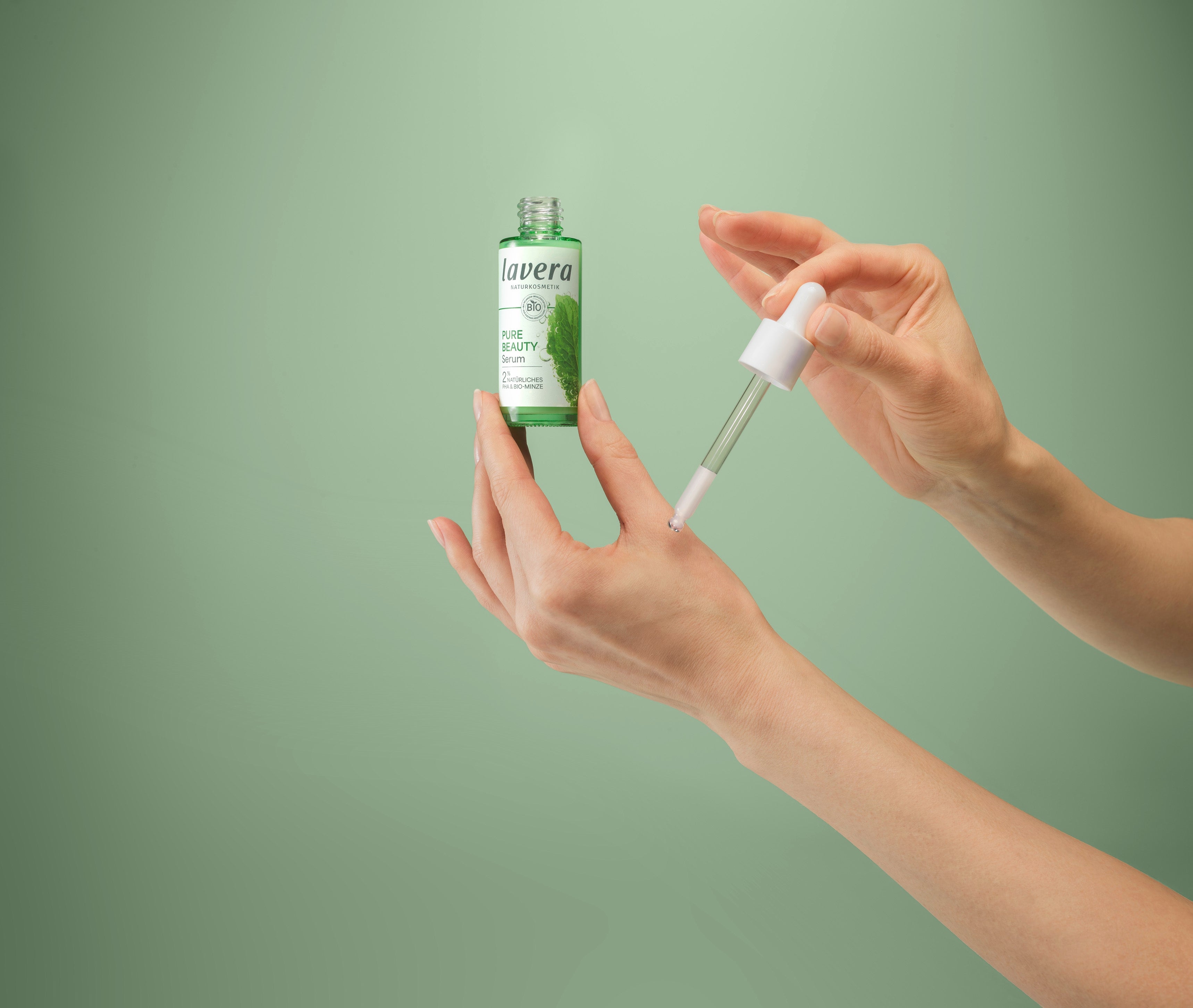 Pure Beauty Serum in applicazione