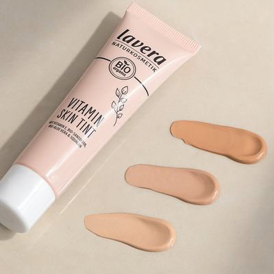lavera Vitamin Skin Tint avec trois nuances de couleur