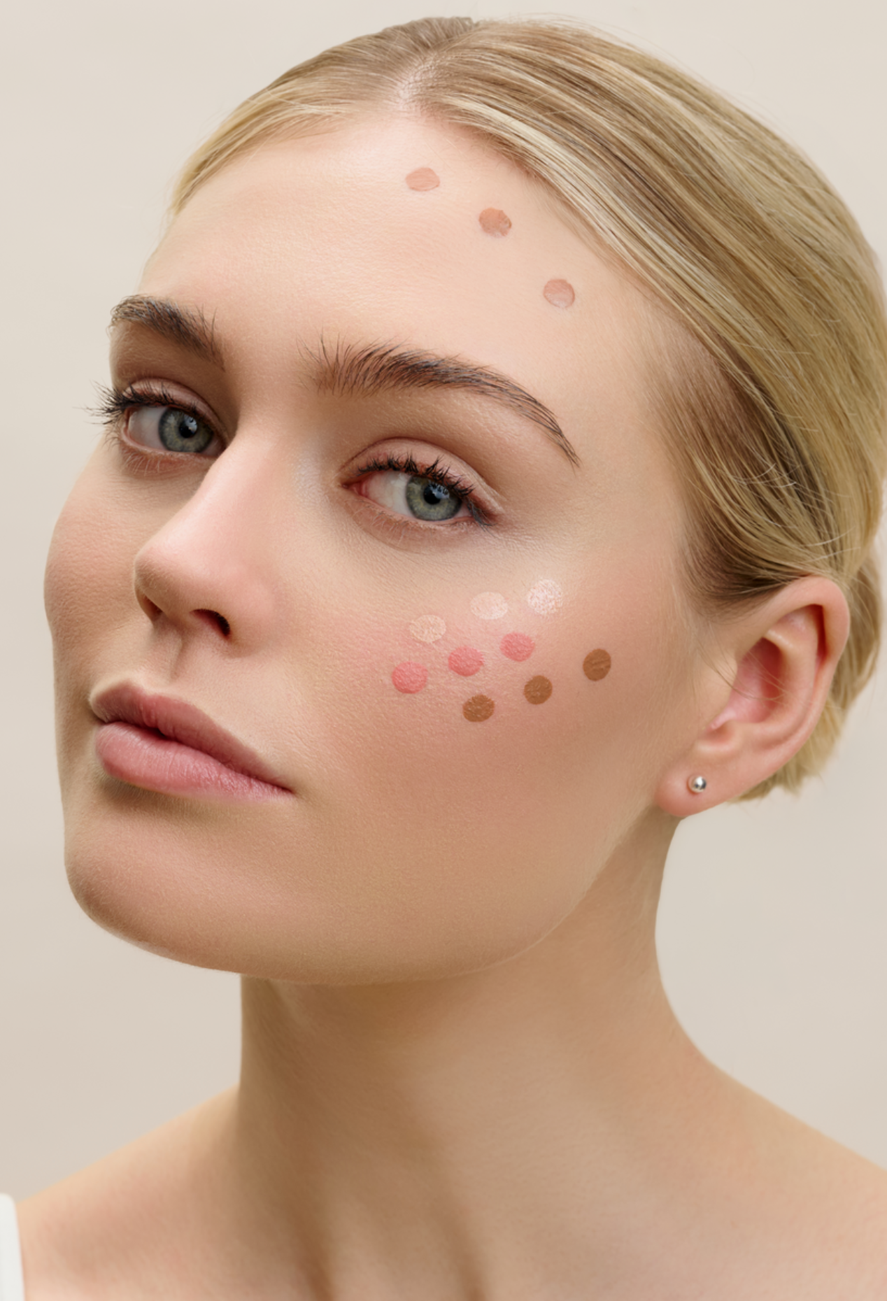 lavera Liquid Glow & Contour -Liquid Bronzer 01- durante l'applicazione