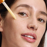 lavera Glow By Nature Vitamin C Boost Serum durante l'applicazione