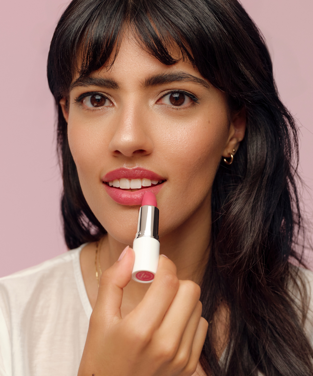 lavera Cream Glow Lipstick -Wild Rose 09- lors de l'application