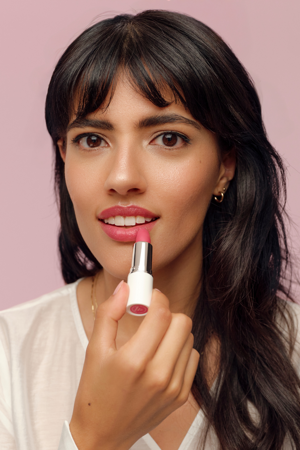 lavera Cream Glow Lipstick -Wild Rose 09- in der Anwendung