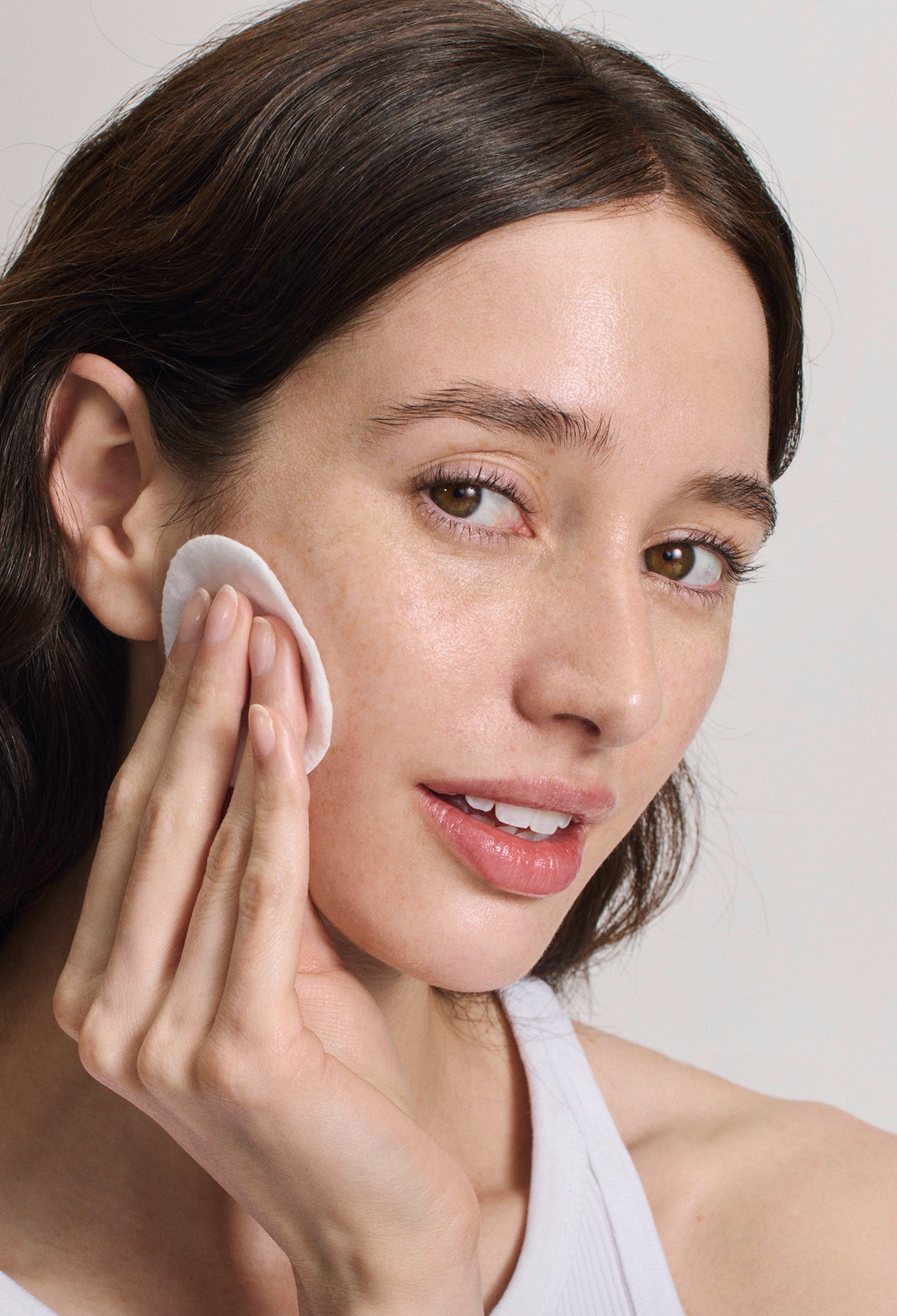 lavera Glow By Nature Liquid Illuminating Refiner durante l'applicazione