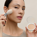 lavera Satin Compact Powder -Medium Sand 04- in der Anwendung