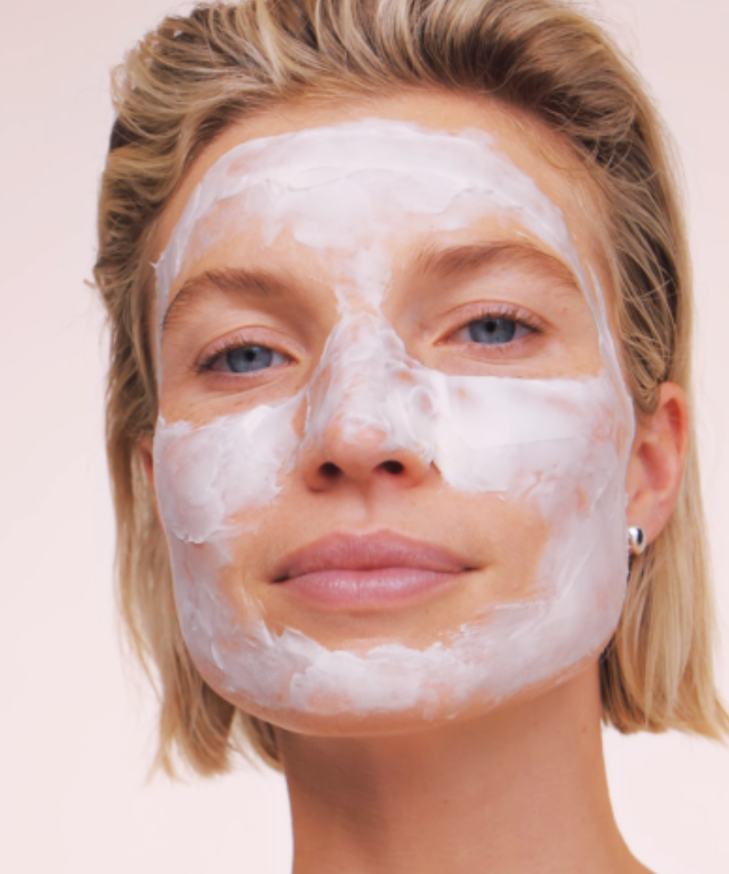 lavera basis sensitive Anti-Falten Maske Q10 durante l'applicazione