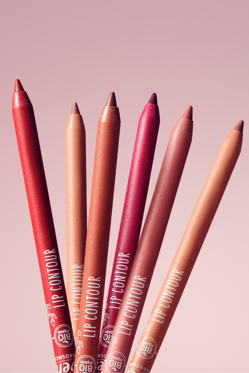 lavera Lip Contour -Black Berry 06- in applicazione