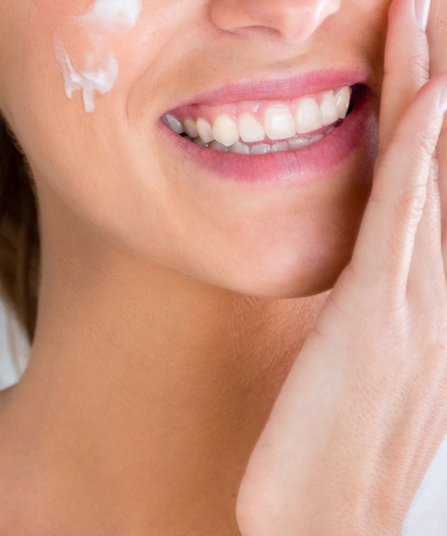 lavera Neutral Gesichtscreme in der Anwendung