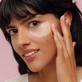 lavera Depuff & Hydration Eye Patches durante l'applicazione