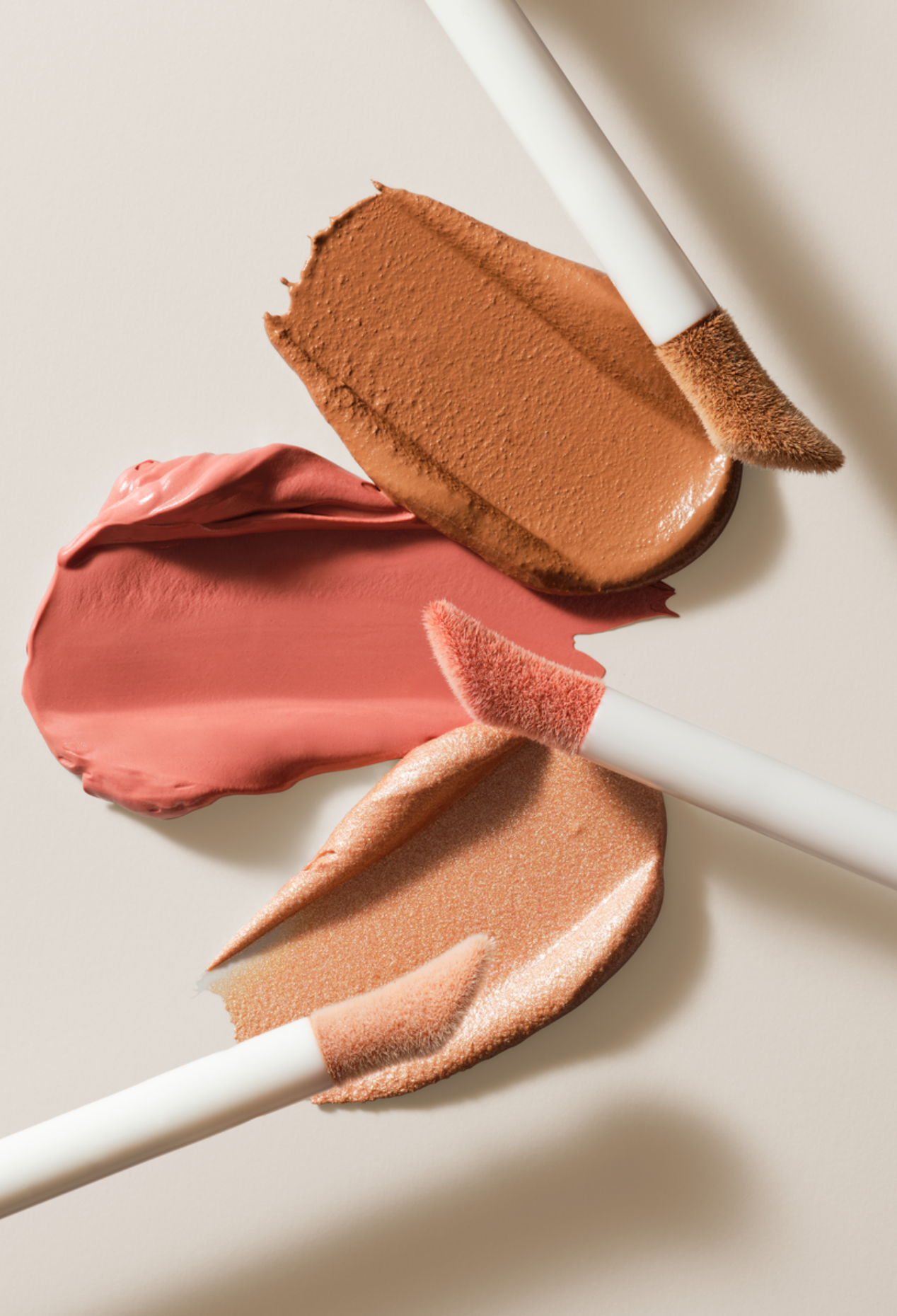 lavera Liquid Glow & Contour -Liquid Highlighter 03- lors de l'application